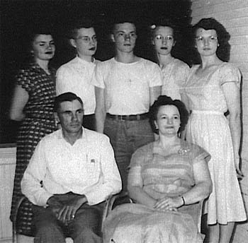 Fonda, Peggy, Joe, Muriel & Klaris, (front) Percy & Ruth Woolery